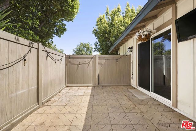1685 E Avenida De Las Flores, Thousand Oaks, CA 91362