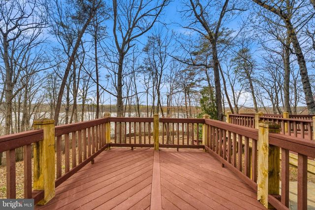 17988 SWANS CREEK LN, Dumfries, VA 22026