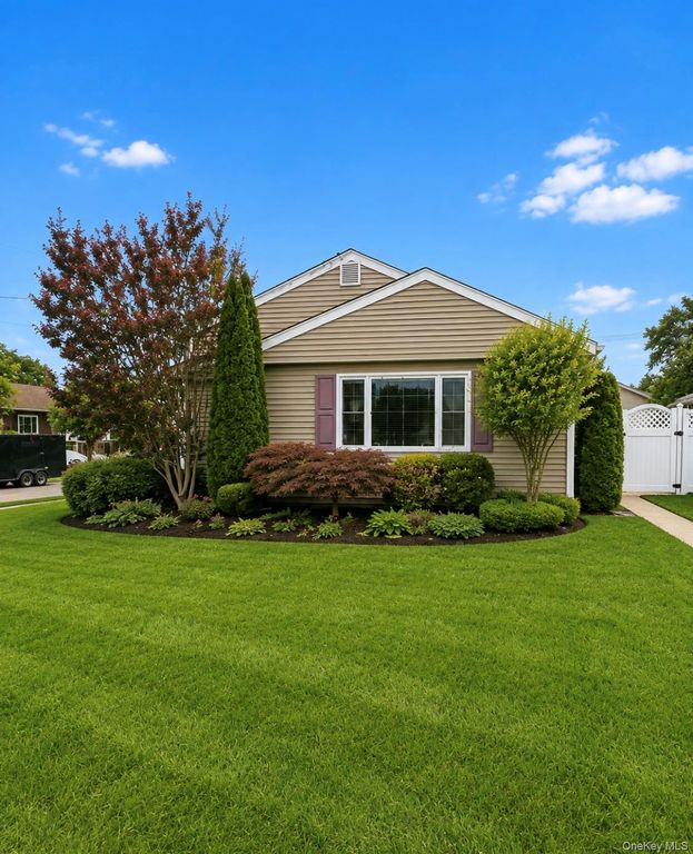 2426 Freeport Street, Wantagh, NY 11793 — exterior