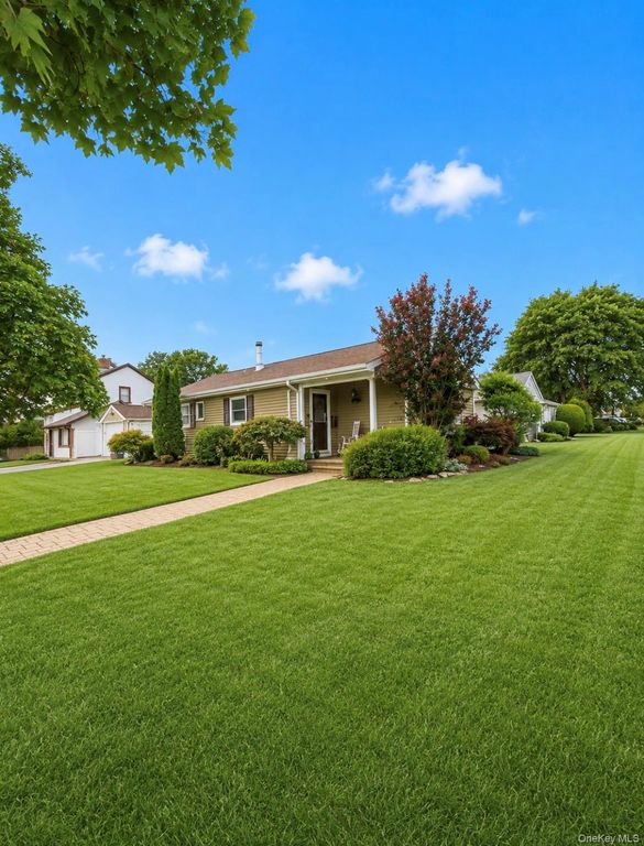 2426 Freeport Street, Wantagh, NY 11793 — photo 2