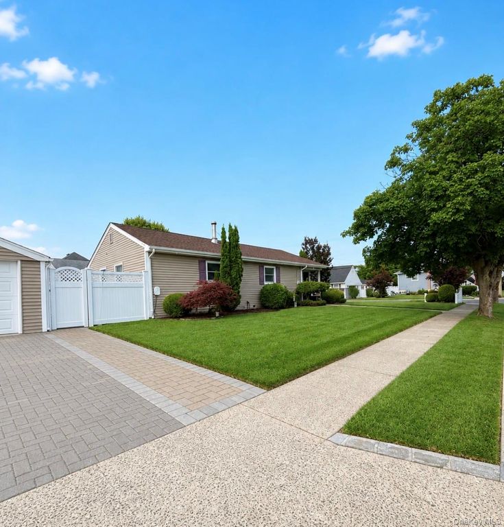2426 Freeport Street, Wantagh, NY 11793 — photo 3