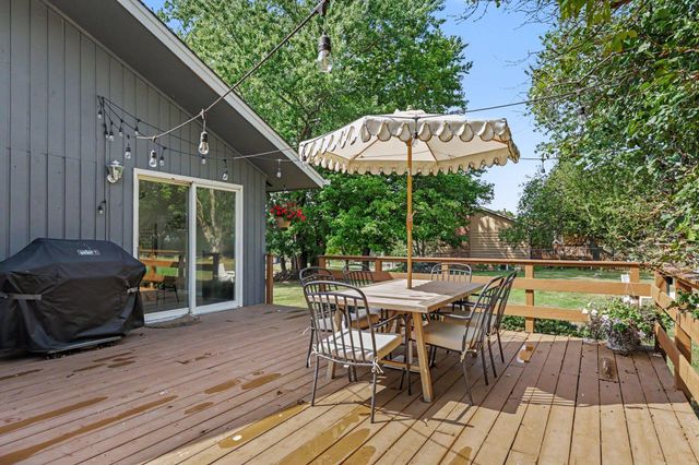 2405 Urbandale Lane N, Plymouth, MN 55447