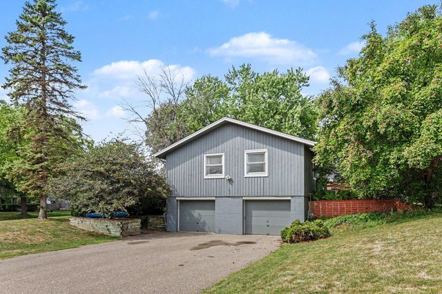 2405 Urbandale Lane N, Plymouth, MN 55447