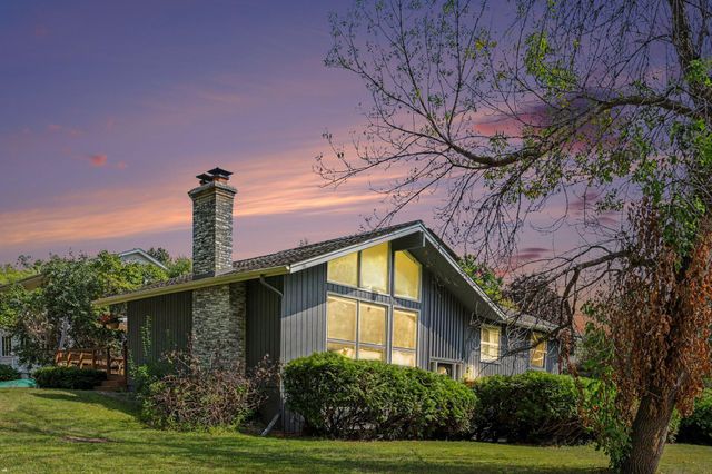 2405 Urbandale Lane N, Plymouth, MN 55447