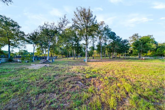 25044 S Leitrim St Street, Hempstead, TX 77445