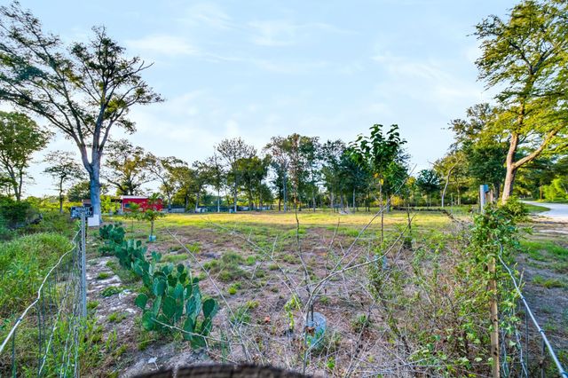 25044 S Leitrim St Street, Hempstead, TX 77445