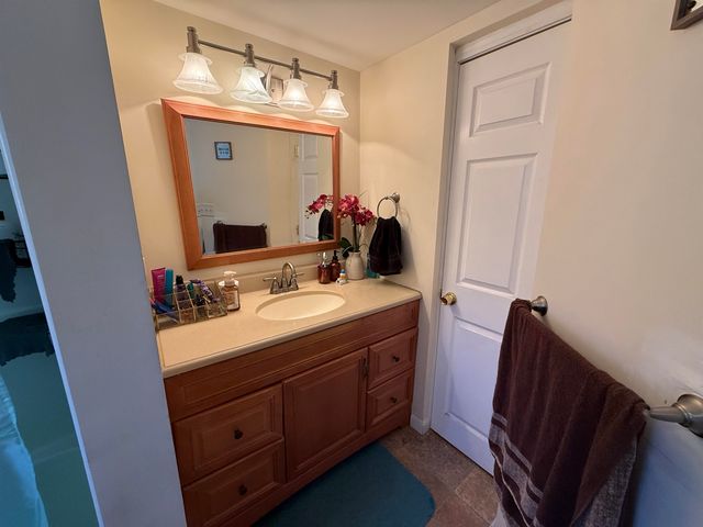 16 W Shore Drive, Raymond, NH 03077