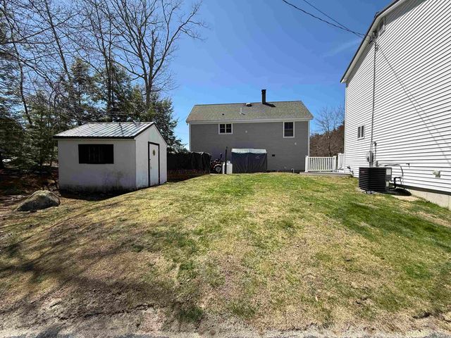 16 W Shore Drive, Raymond, NH 03077