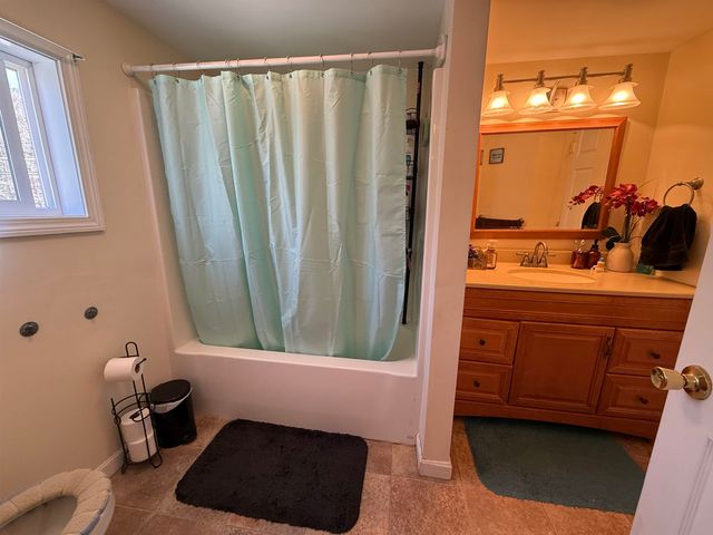 16 W Shore Drive, Raymond, NH 03077