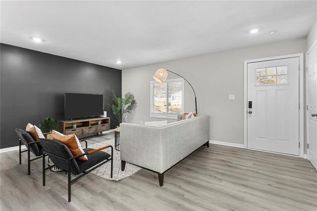 9005 W 99th Terrace, Overland Park, KS 66212