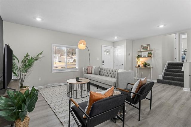 9005 W 99th Terrace, Overland Park, KS 66212