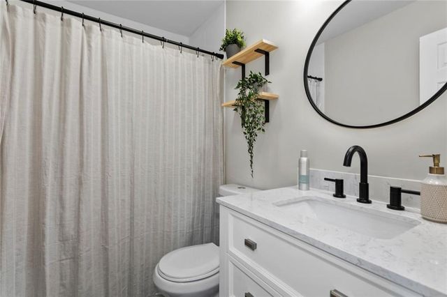 9005 W 99th Terrace, Overland Park, KS 66212