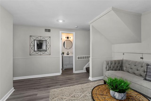 9005 W 99th Terrace, Overland Park, KS 66212