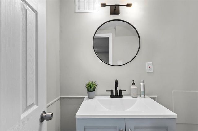 9005 W 99th Terrace, Overland Park, KS 66212