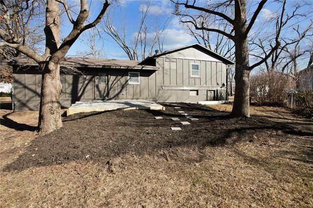 9005 W 99th Terrace, Overland Park, KS 66212