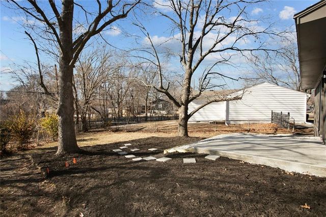 9005 W 99th Terrace, Overland Park, KS 66212