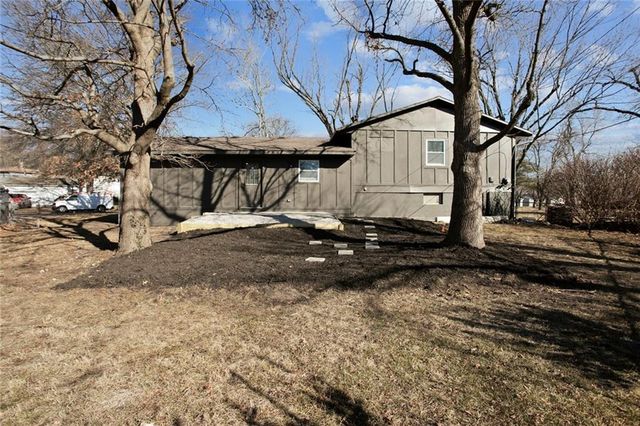 9005 W 99th Terrace, Overland Park, KS 66212