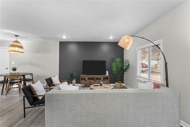 9005 W 99th Terrace, Overland Park, KS 66212