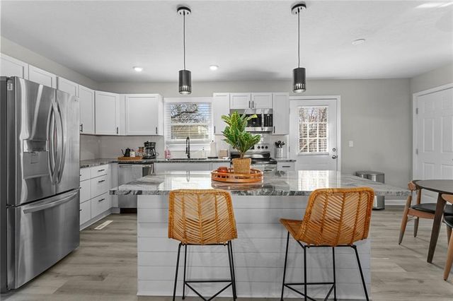 9005 W 99th Terrace, Overland Park, KS 66212