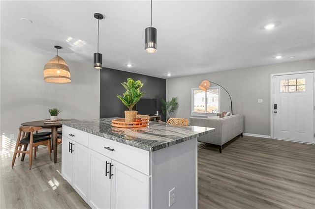 9005 W 99th Terrace, Overland Park, KS 66212