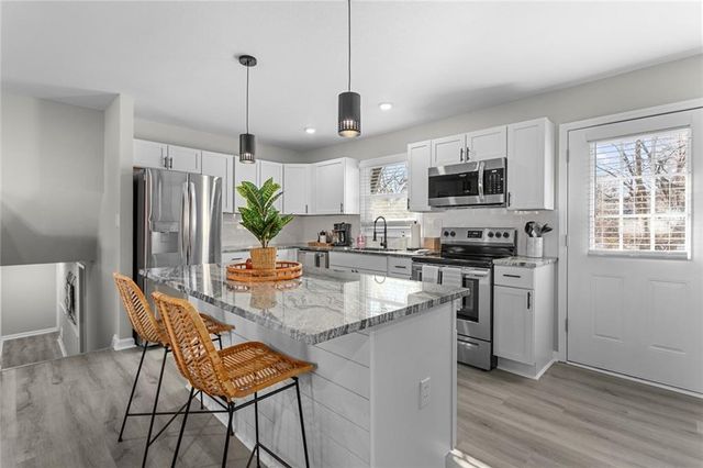 9005 W 99th Terrace, Overland Park, KS 66212