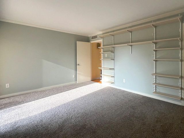 8211 Katy Freeway 17, Houston, TX 77024