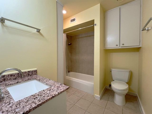 8211 Katy Freeway 17, Houston, TX 77024