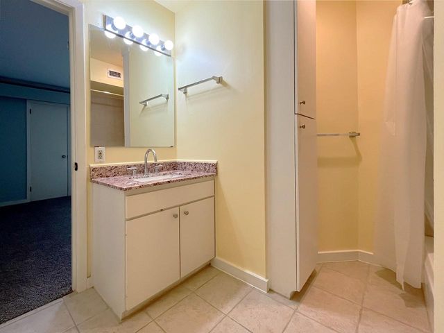 8211 Katy Freeway 17, Houston, TX 77024