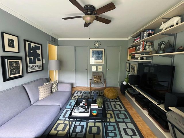 8211 Katy Freeway 17, Houston, TX 77024