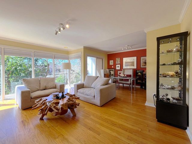 8211 Katy Freeway 17, Houston, TX 77024