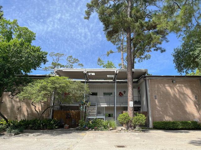 8211 Katy Freeway 17, Houston, TX 77024