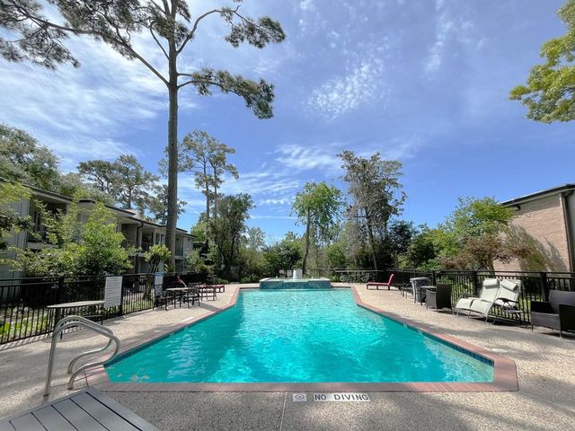 8211 Katy Freeway 17, Houston, TX 77024