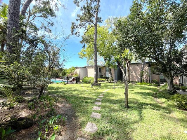 8211 Katy Freeway 17, Houston, TX 77024