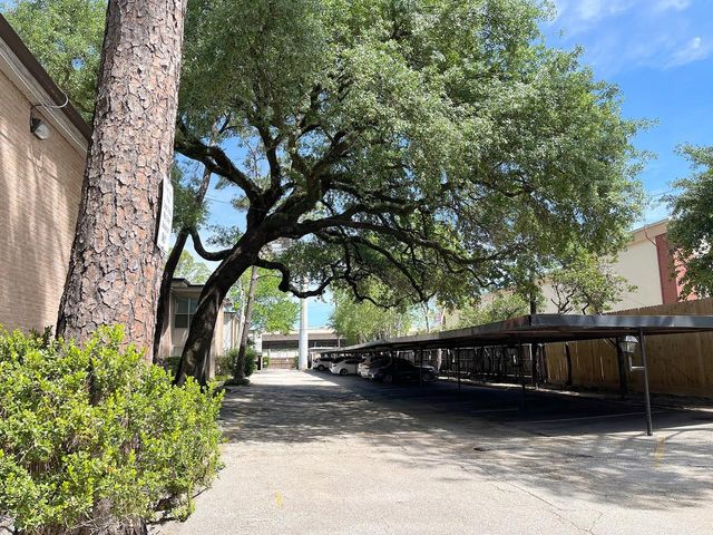 8211 Katy Freeway 17, Houston, TX 77024