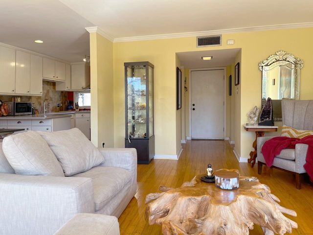 8211 Katy Freeway 17, Houston, TX 77024