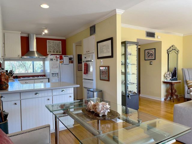 8211 Katy Freeway 17, Houston, TX 77024