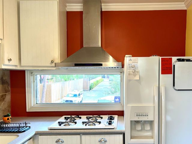 8211 Katy Freeway 17, Houston, TX 77024