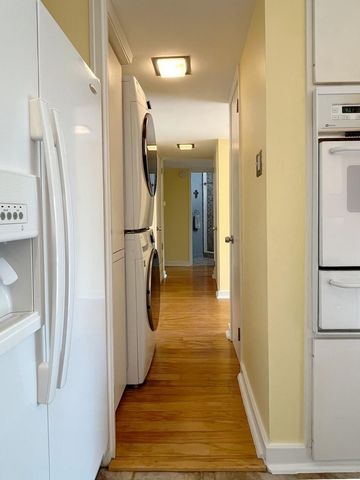 8211 Katy Freeway 17, Houston, TX 77024