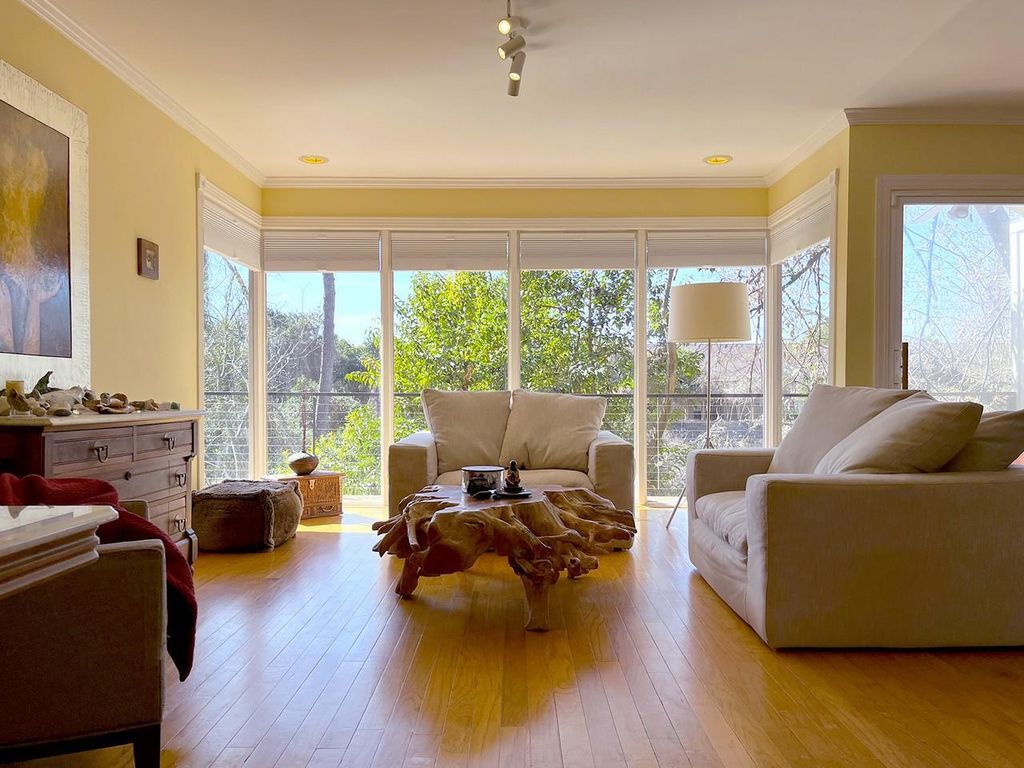 8211 Katy Freeway 17, Houston, TX 77024