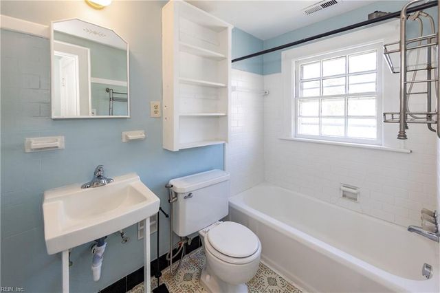 2414 Arctic Ave Apt 4, Virginia Beach, VA 23451