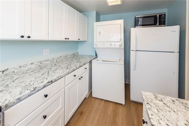 2414 Arctic Ave Apt 4, Virginia Beach, VA 23451