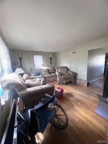 517 Plantmore Drive, Ferguson, MO 63135
