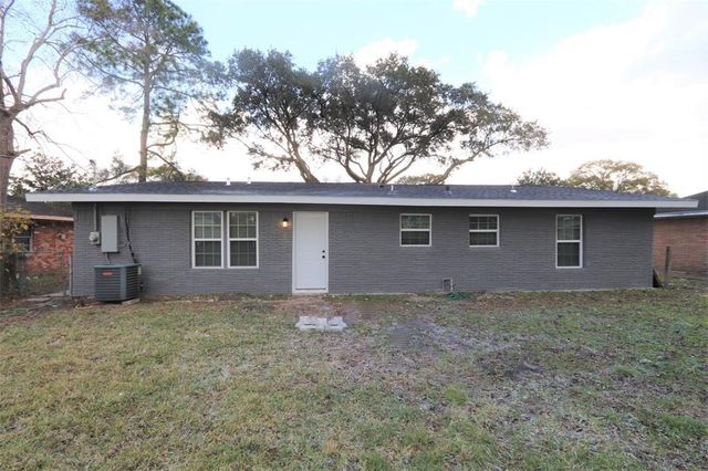 4311 Knotty Oaks Trail, Houston, TX 77045