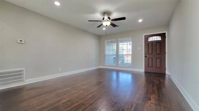 4311 Knotty Oaks Trail, Houston, TX 77045