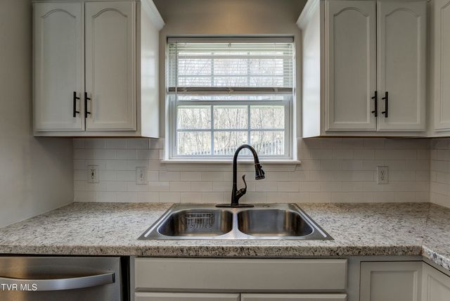 121 Saint James Place, Bristol, TN 37620