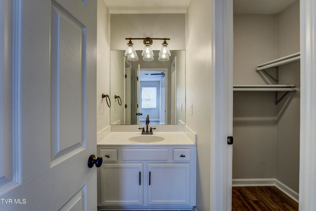 121 Saint James Place, Bristol, TN 37620