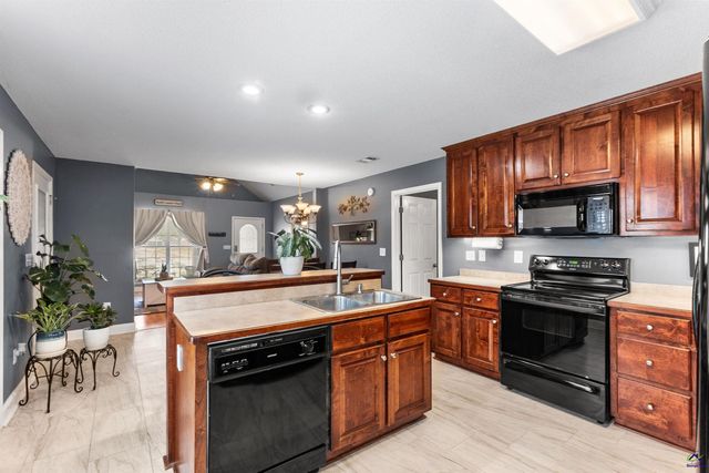 418 Covington Cove, Byron, GA 31008
