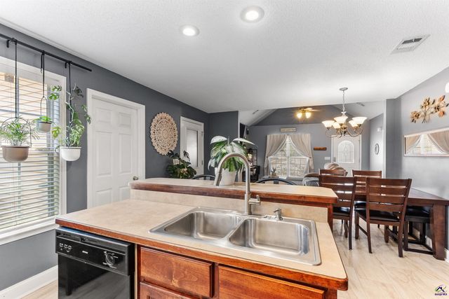 418 Covington Cove, Byron, GA 31008