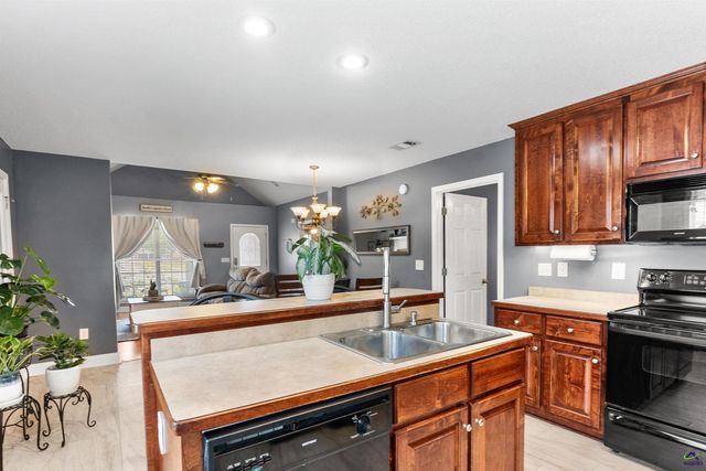 418 Covington Cove, Byron, GA 31008
