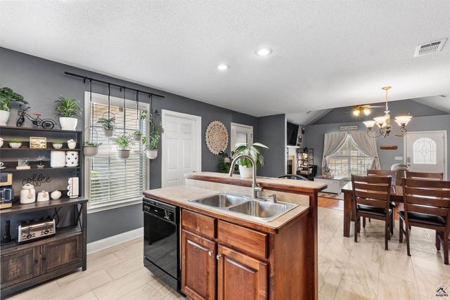 418 Covington Cove, Byron, GA 31008